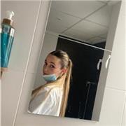 Profesora de apoyo de farmacia y parafarmacia